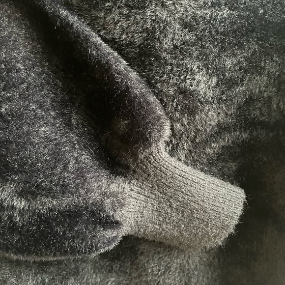 Fuzzy black sweater - Picture 3 of 3